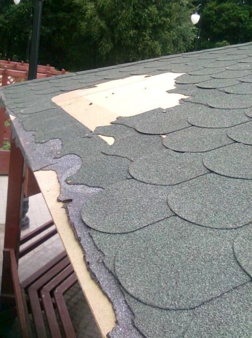 Wandale zdarli dach altany  na nadkaczawskim bulwarze